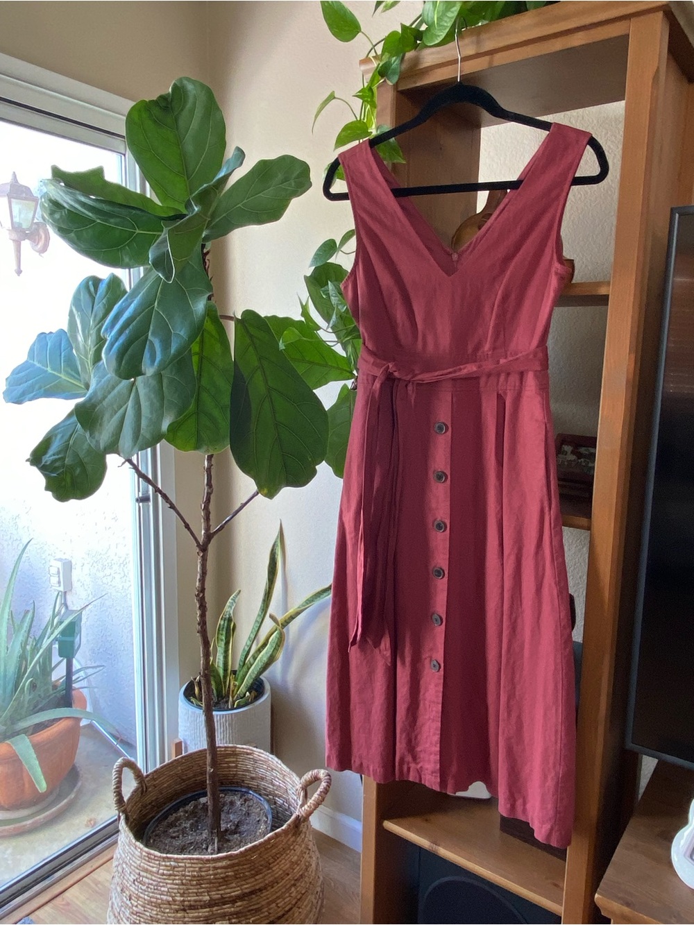 GAP Sleeveless V-Neck Button-Front Midi Dress in Dusty Rose